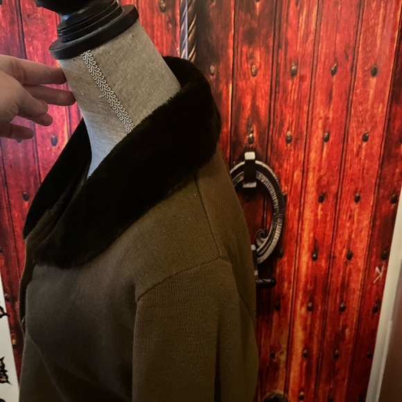 1960s Vintage 2 piece Dress with Fur collar Cardigan - Picture 4 of 7